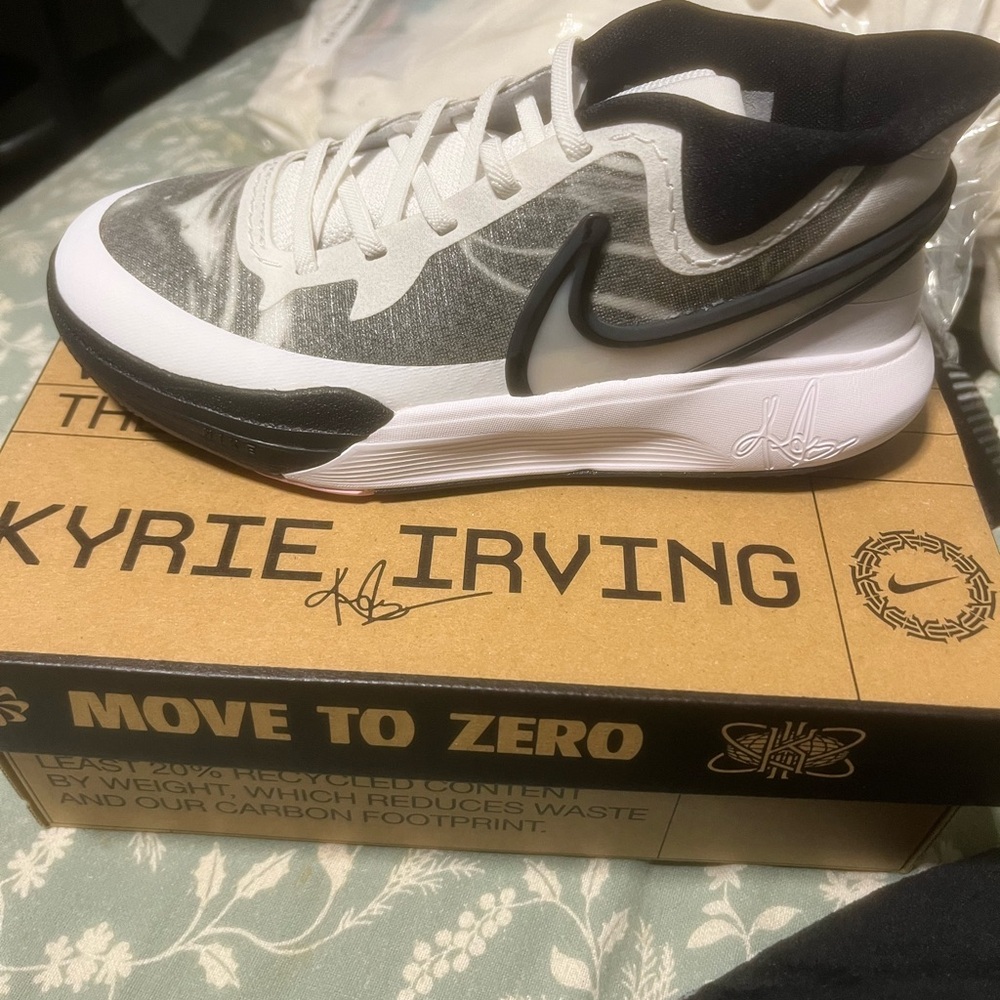 Kyrie Irving basketball shoes